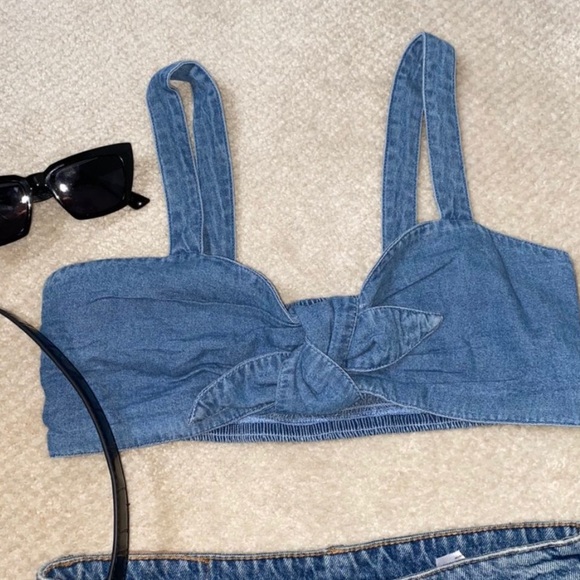 BLUE DENIM FRONT TIE CROPPED TOP - Picture 2 of 4